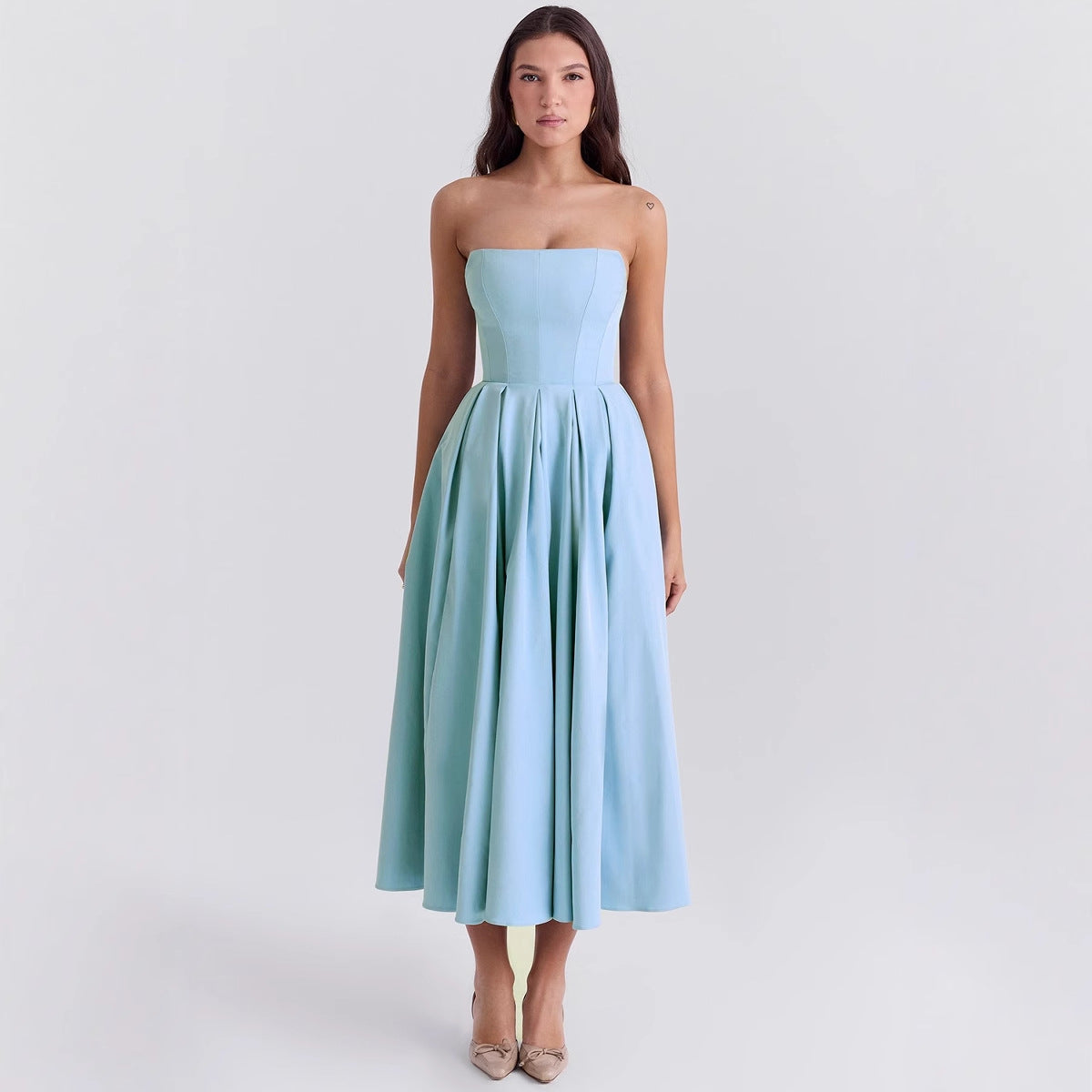 Damen Maxikleid mit schulterfreiem Design und voluminösem Saum R&B