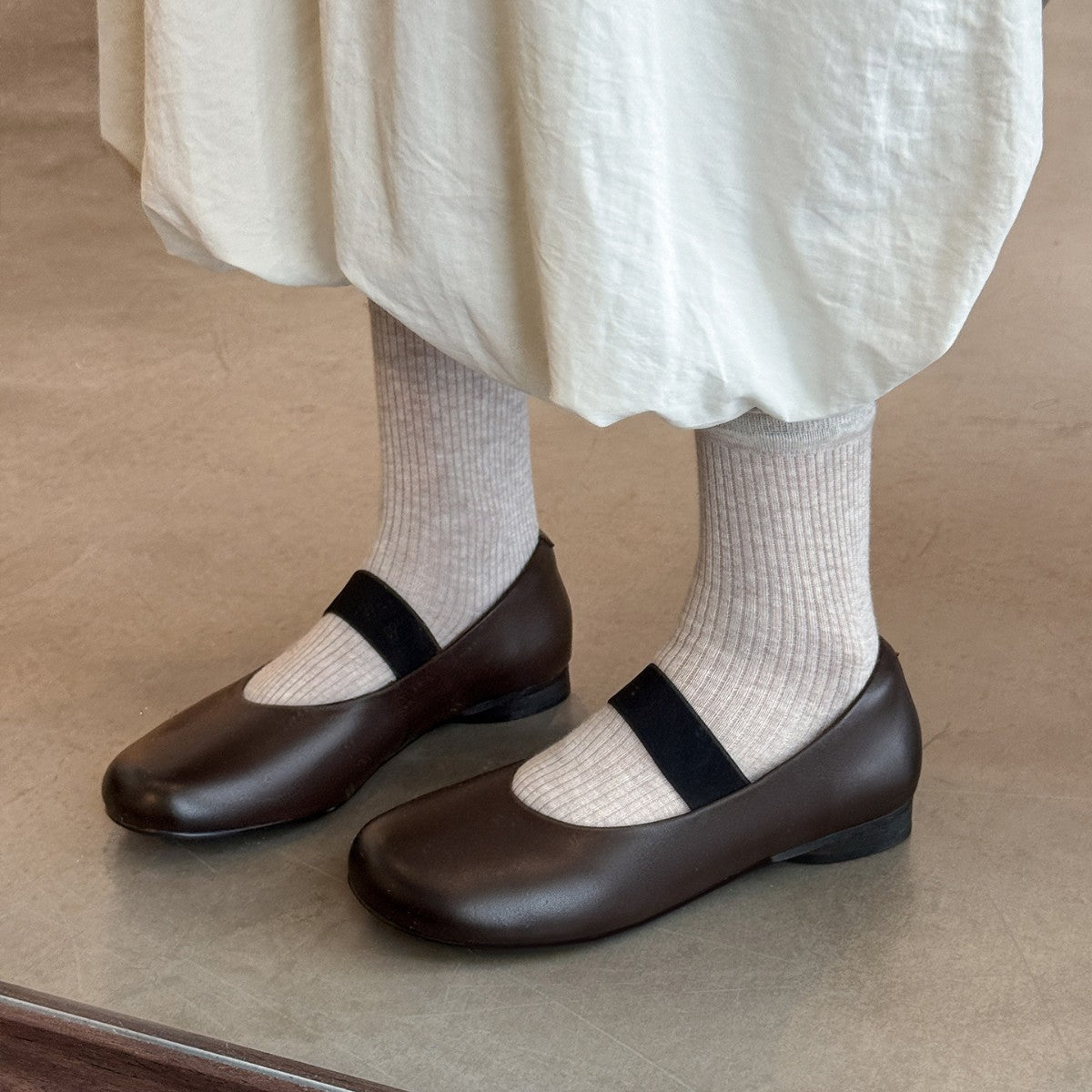 Damen Ballerinas mit elastischem Riemchen und hochwertiger Lederoberfläche R&B