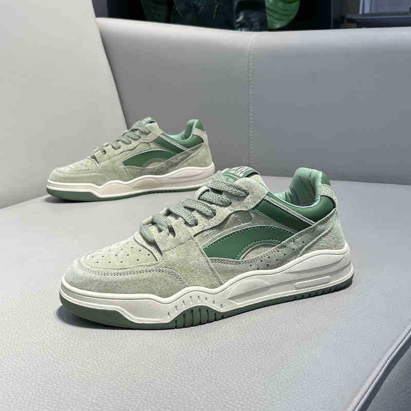 Damen Sportliche Sneaker mit hochwertigem Wildleder und dämpfender Sohle R&B