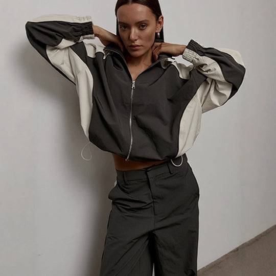 Damen Sportjacke mit hoch stehendem Kragen und kontrastierenden Ärmeln R&B