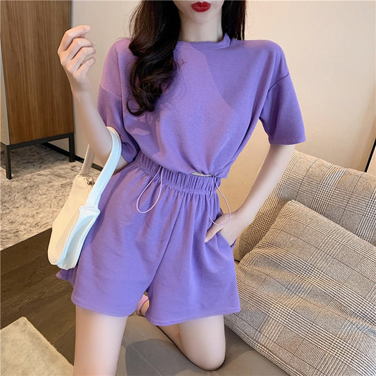 Damen Freizeit-Set mit cropped Oberteil und Shorts im lässigen Stil