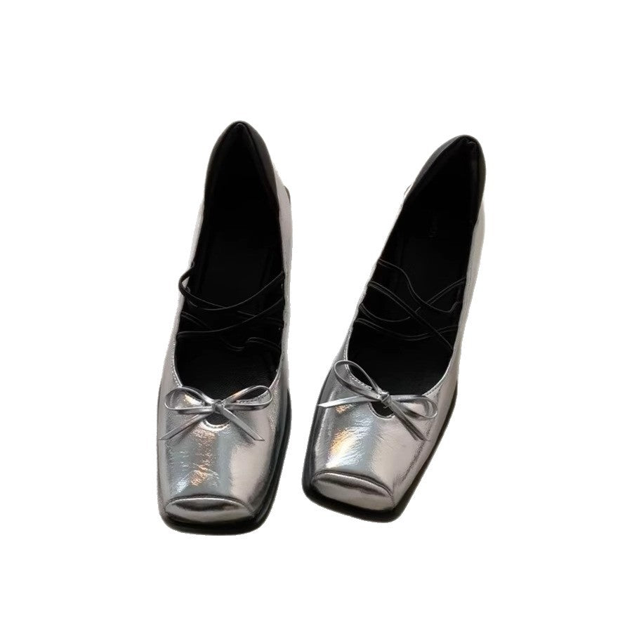 Damen Chunky Pumps mit verspieltem Schnürdetail und breitem Blockabsatz