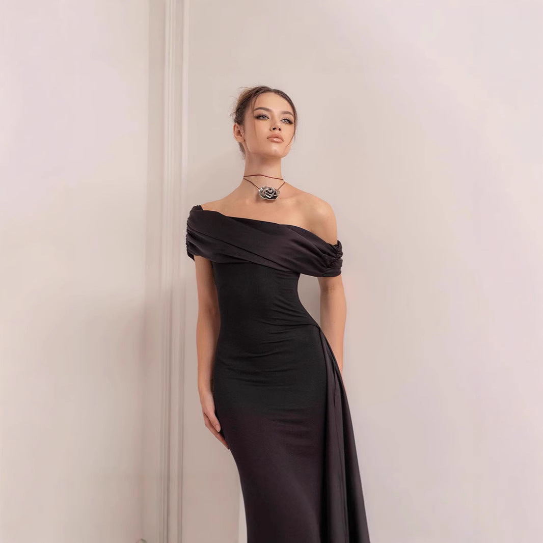 Damen Abendkleid mit elegantem Off-Shoulder-Design und figurbetontem Schnitt R&B