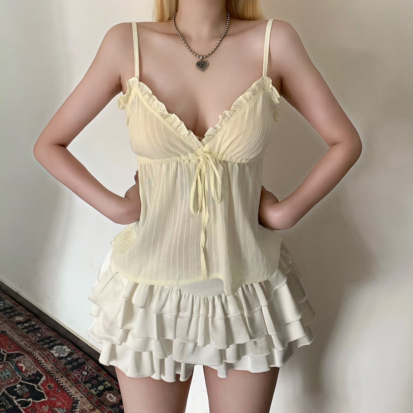 Damen leichtes Spaghetti-Trägertop mit verspieltem Rüschendesign und verstellbarem Bund R&B