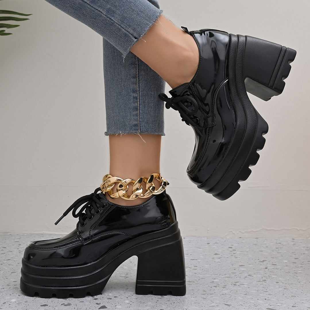 Damen Plateau-Oxfords mit robustem Profil und glänzendem Finish R&B