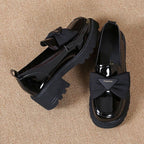Damen modische Lack-Schuhe mit dekorativem Schleifenakzent und rutschfester Sohle R&B