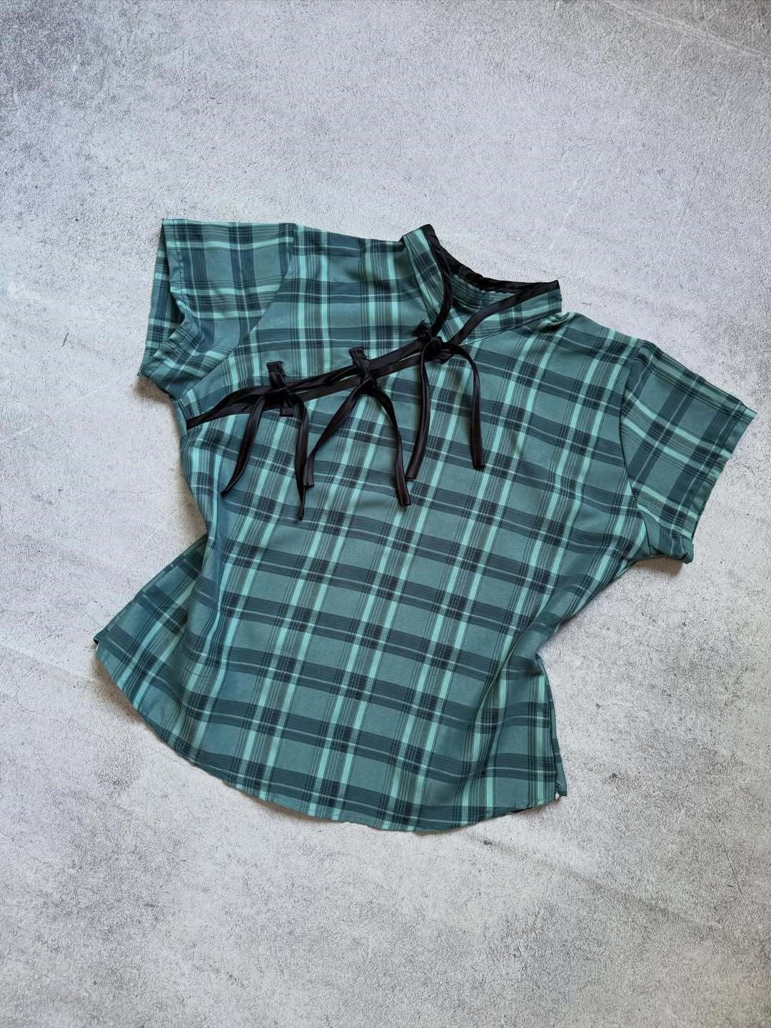Damen Urbanes Karo-Top mit raffinierten Rüschendetails R&B