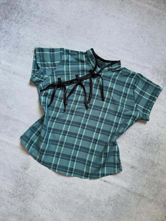 Damen Urbanes Karo-Top mit raffinierten Rüschendetails R&B