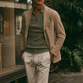 Herren elegante Wildlederjacke mit modernem Kragen und stilvollen Details