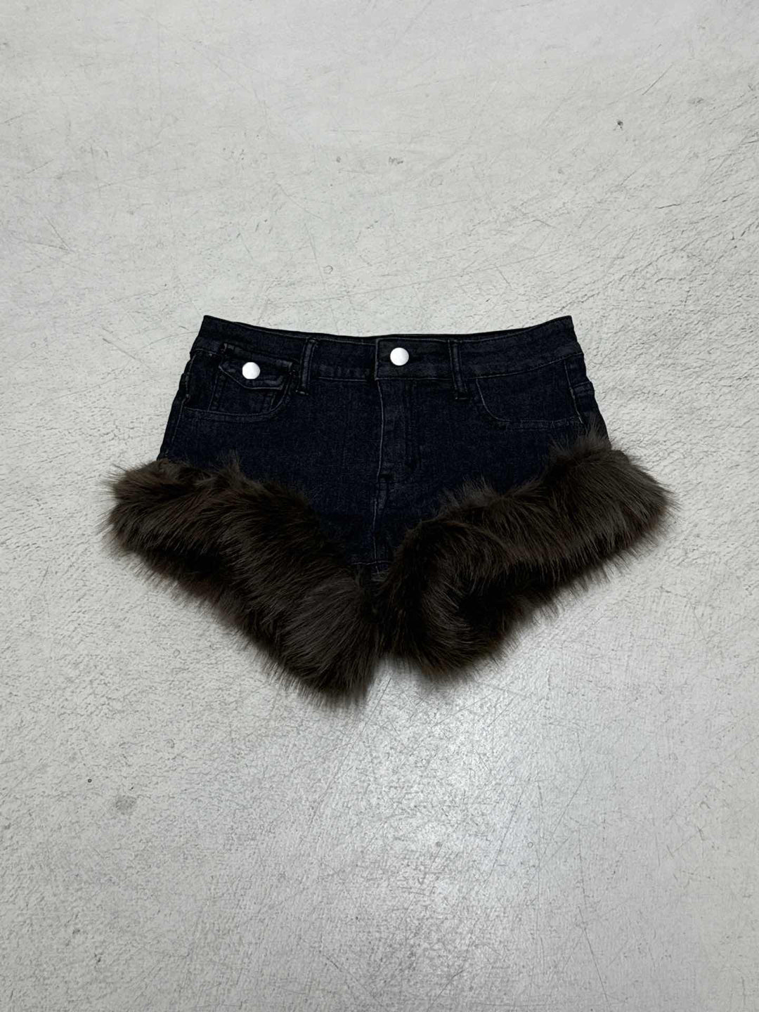 Damen Jeansshorts mit luxuriösem Kunstpelzsaum R&B