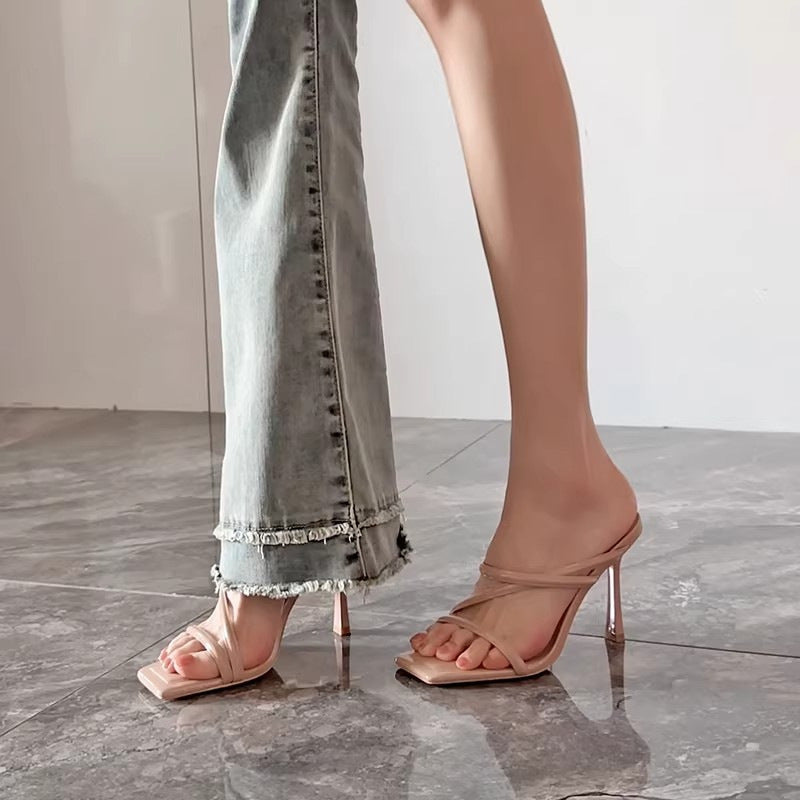 Damen elegante offene Mules mit kunstvollem Riemen-Design und stilechtem Absatz R&B