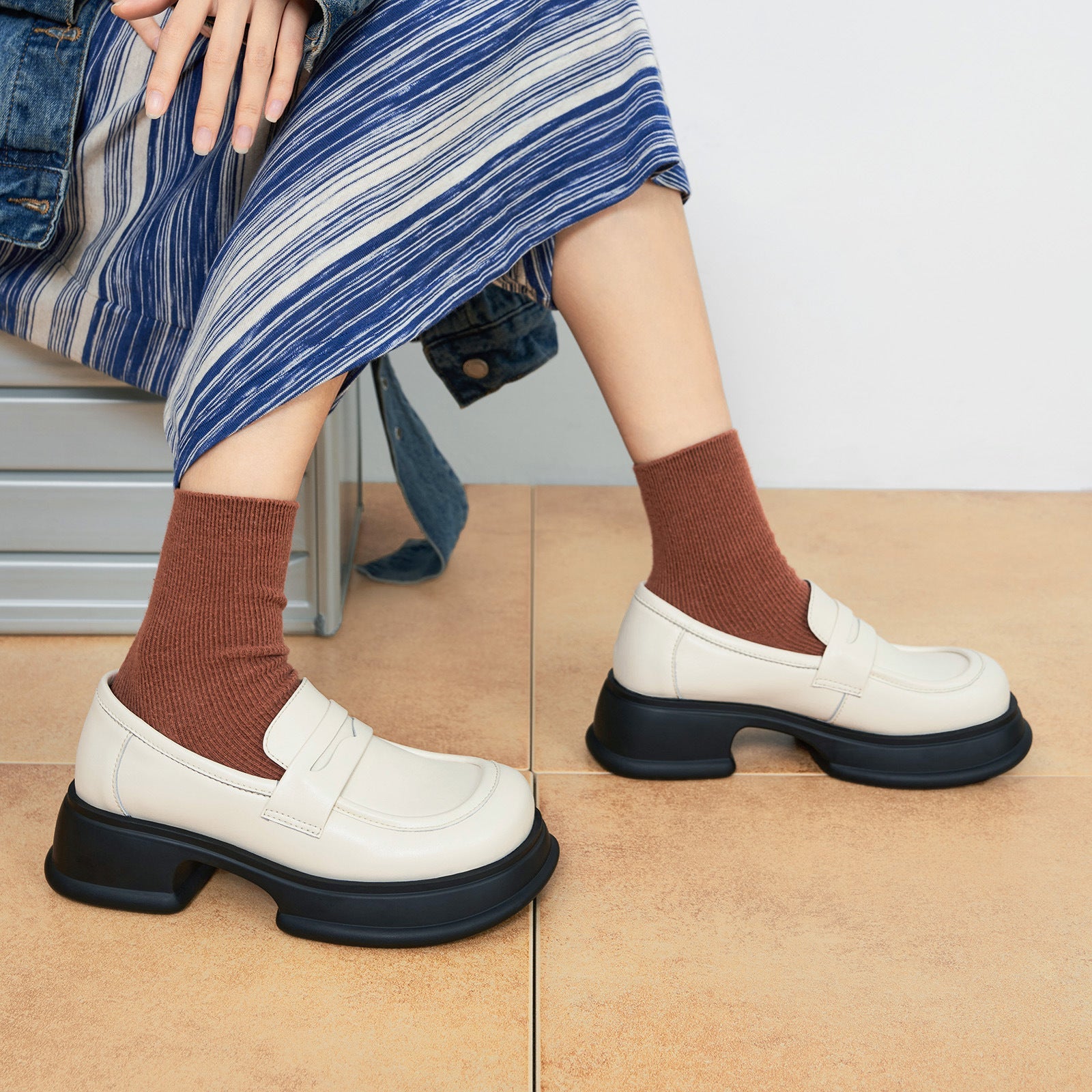 Damen moderner Loafer mit eleganter Schnallenverzierung R&B