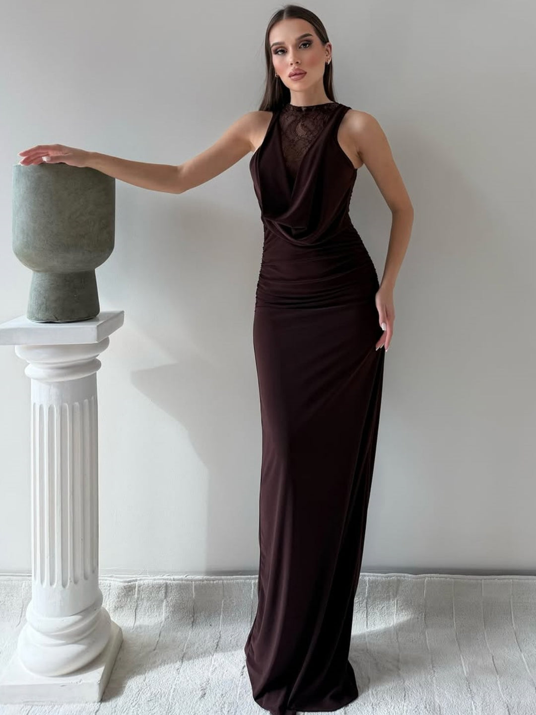 Damen Elegantes Maxikleid mit elegantem Neckholder-Design und raffinierter Spitzenlage R&B