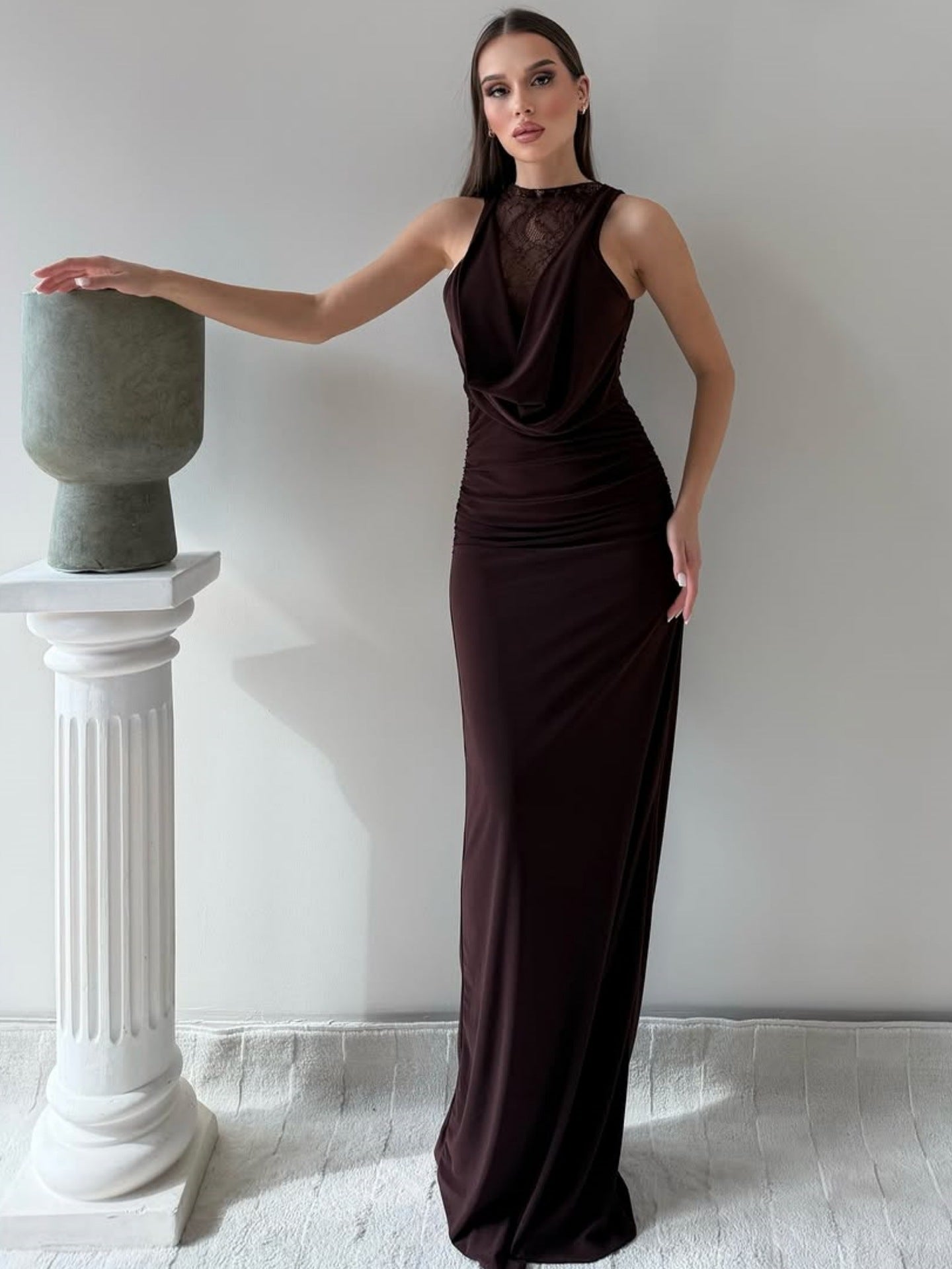 Damen Elegantes Maxikleid mit elegantem Neckholder-Design und raffinierter Spitzenlage R&B
