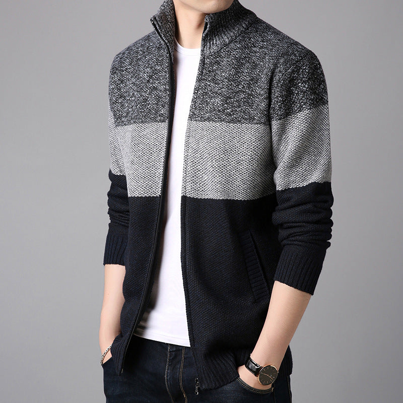 Herren Strickjacke mit hohem Kragen und praktischen Taschen