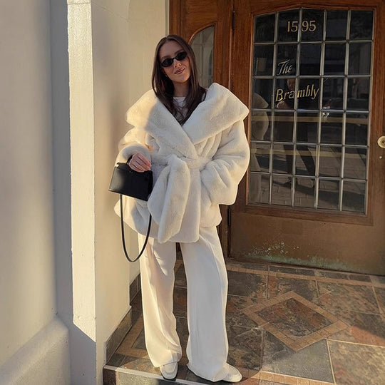 Damen Oversized Kuscheljacke mit Gürtel und hohem Kragen R&B