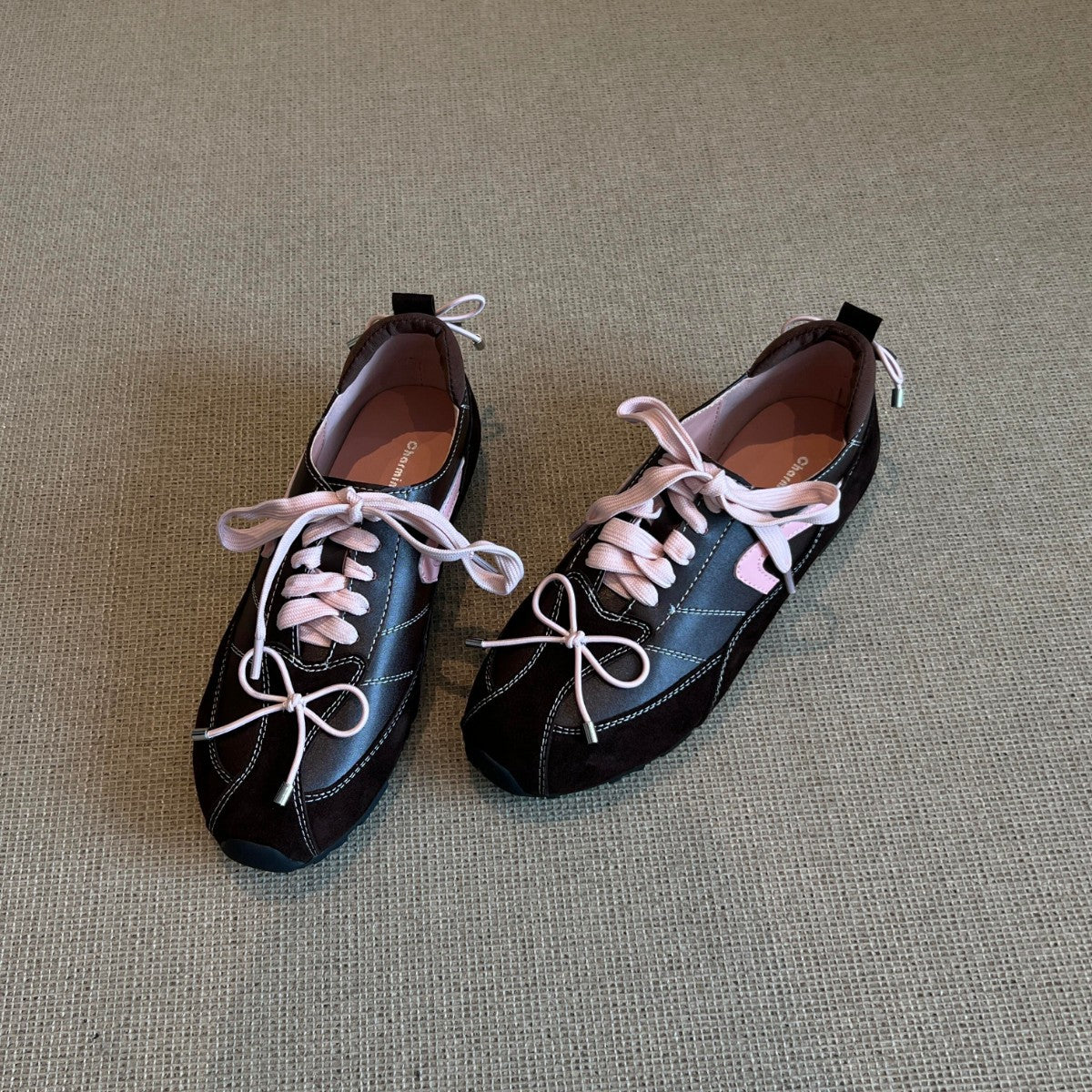 Damen Sportliche Sneakers mit innovativem Schnürsystem und atmungsaktiver Obermaterialstruktur R&B