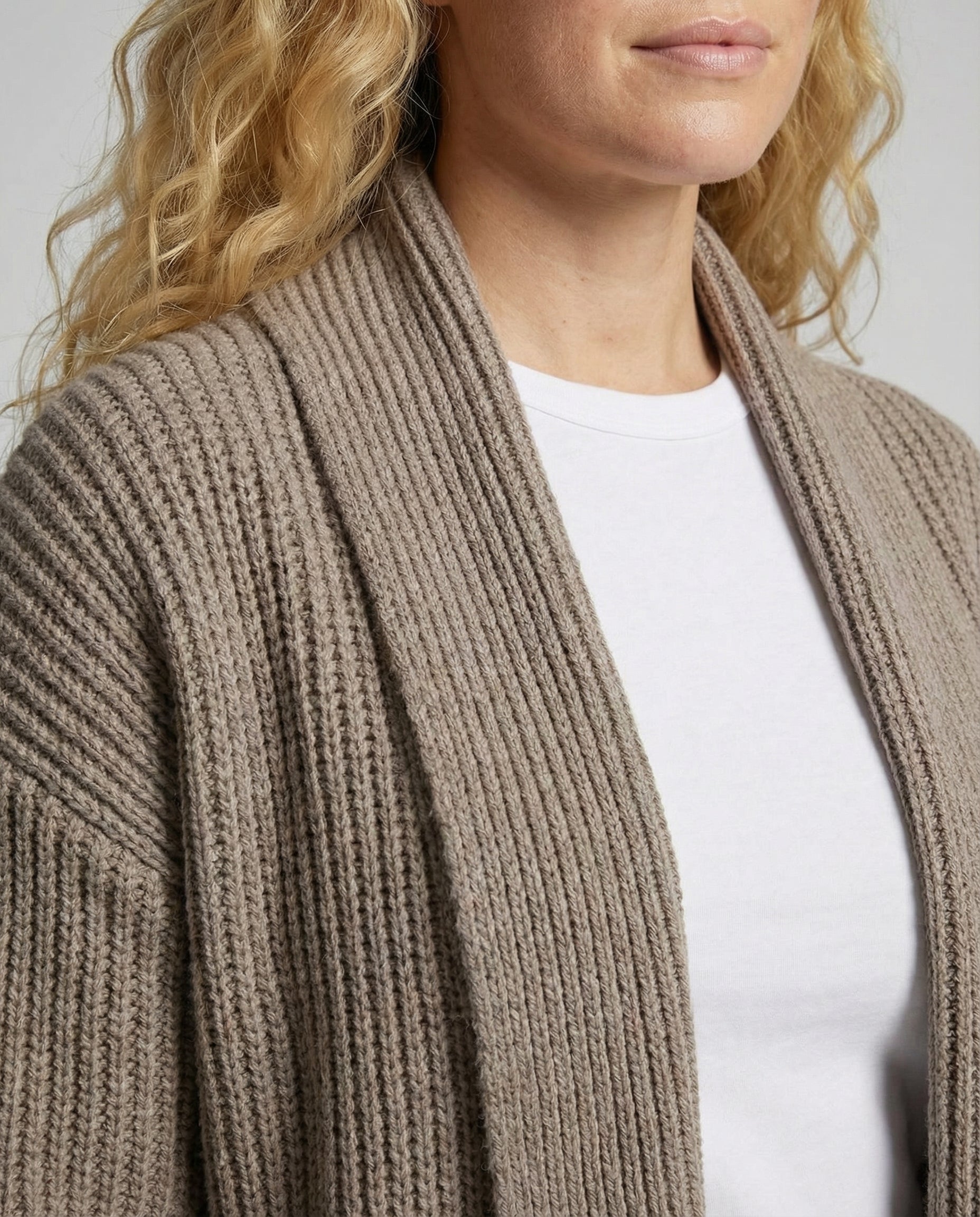 Damen Strickjacke mit offenen Kanten und lässigem Schnitt R&B
