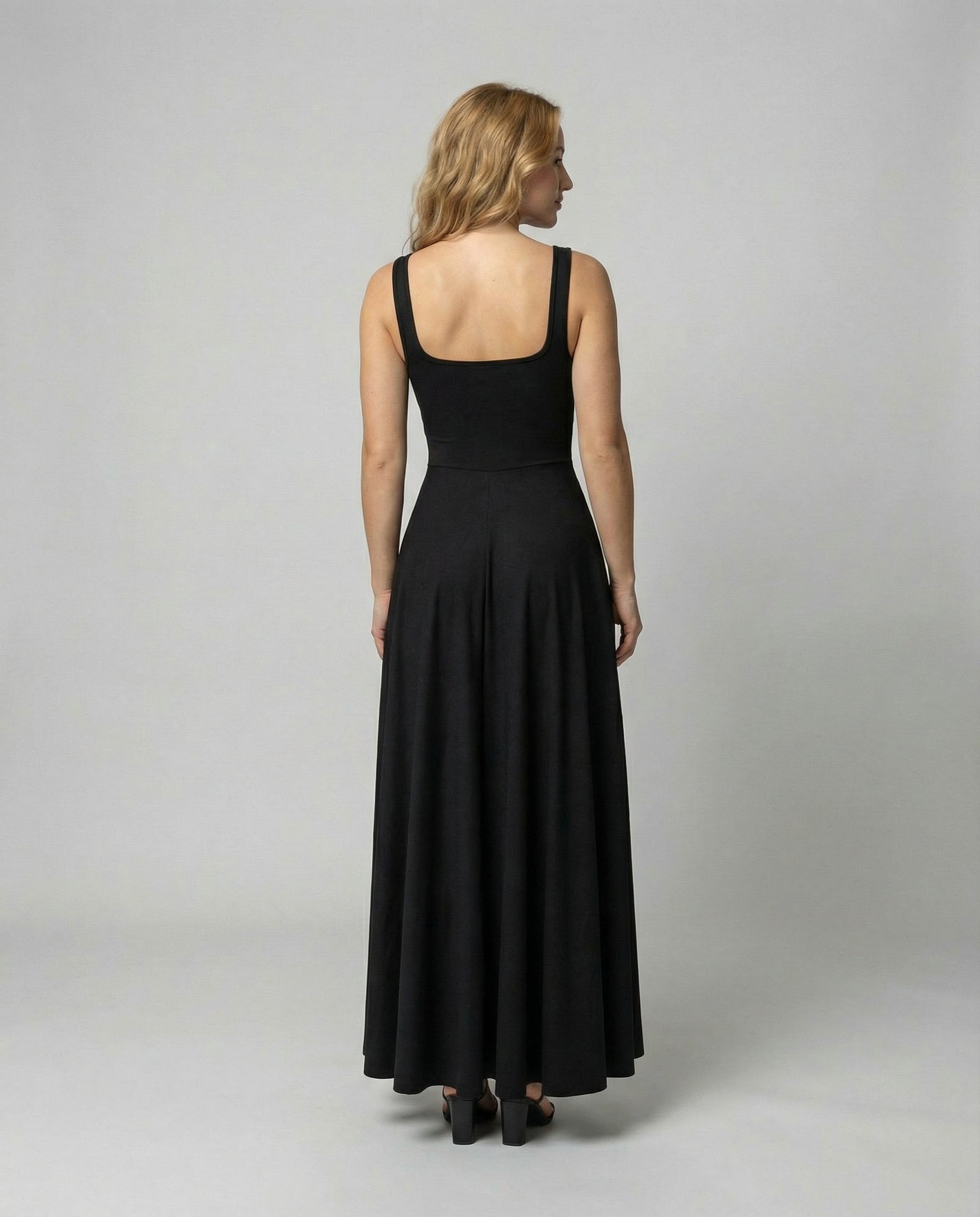 Elegantes Damen Maxikleid mit weichem Schnitt & quadratischem Ausschnitt | R&B