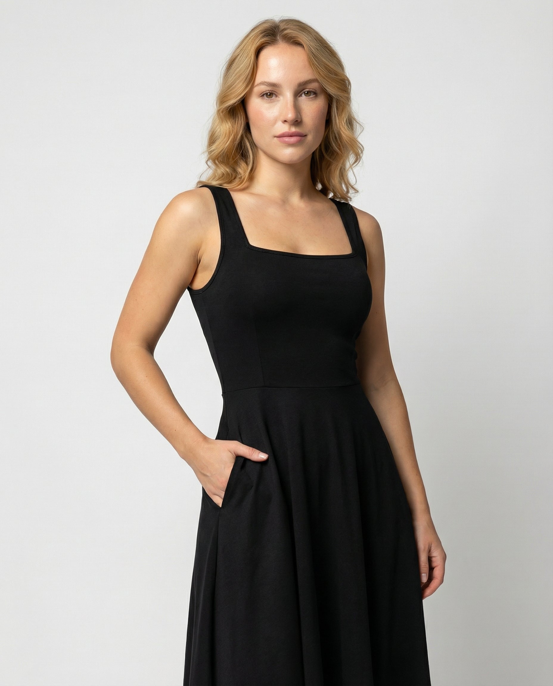 Elegantes Damen Maxikleid mit weichem Schnitt & quadratischem Ausschnitt | R&B