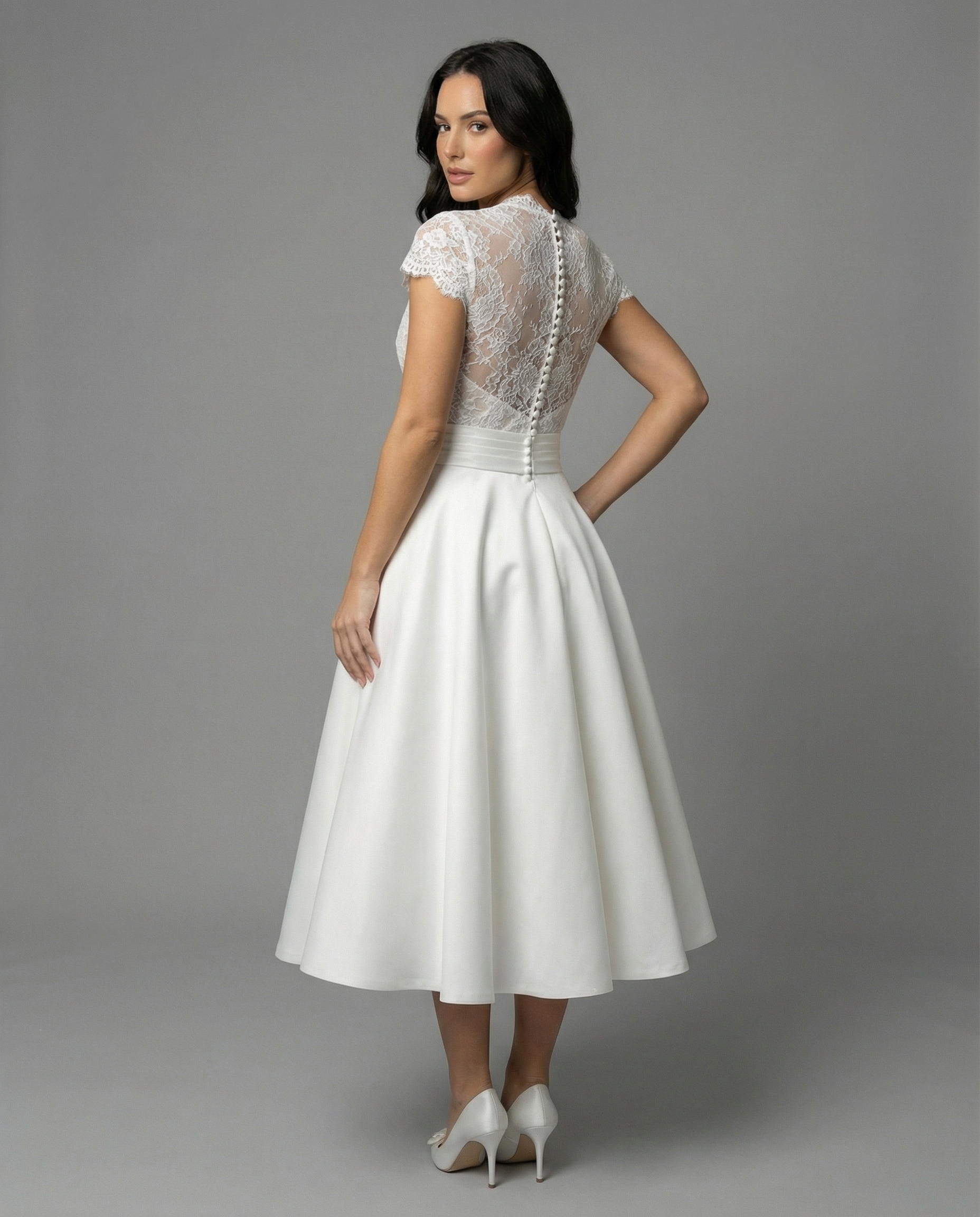 Damen Hochwertiges Hochzeitskleid mit Spitzendetails und schwingendem Rock R&B