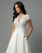Damen Hochwertiges Hochzeitskleid mit Spitzendetails und schwingendem Rock R&B
