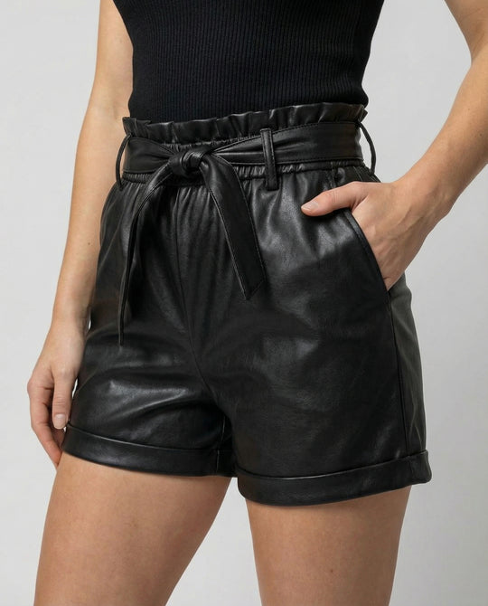 Damen Hochtaillierte Kunstleder Shorts mit Rüschentaille R&B