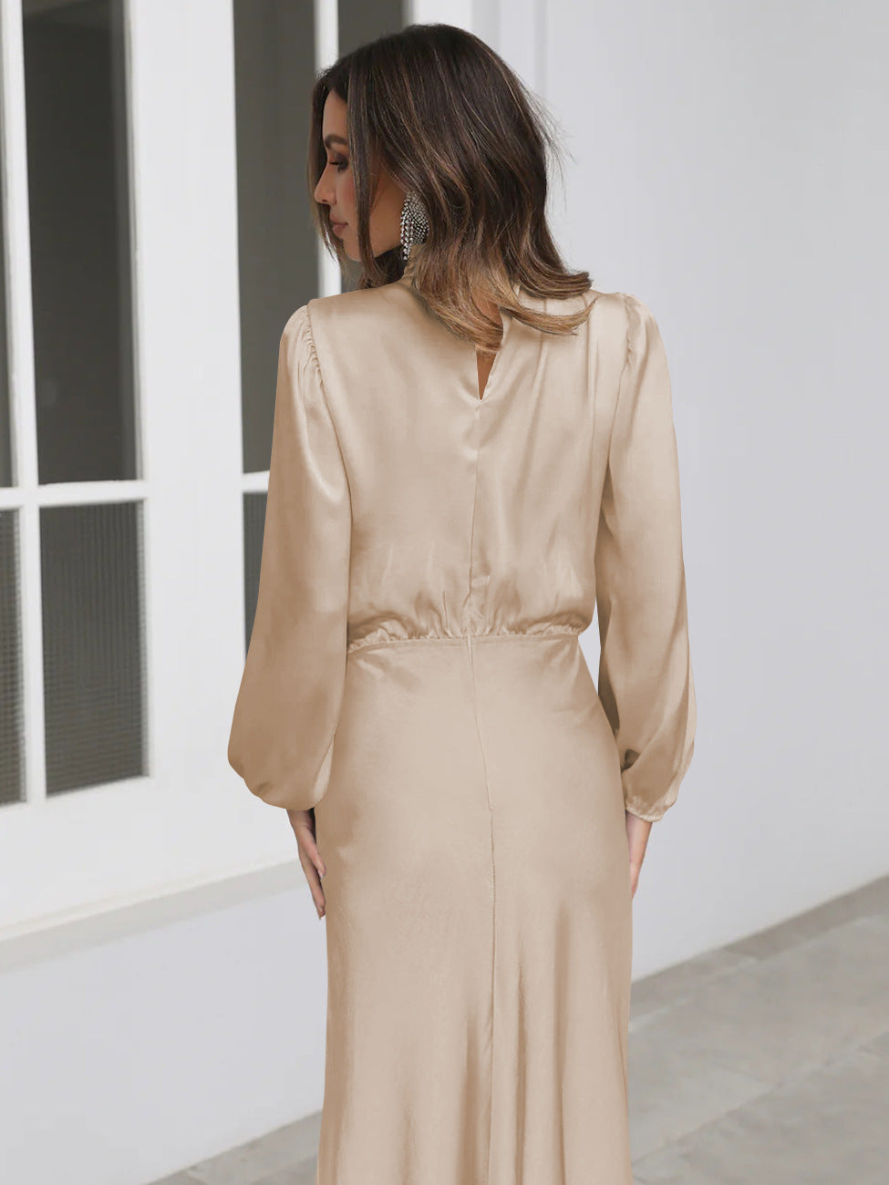 Elegante Satin Kleid Mit Langen Ärmeln