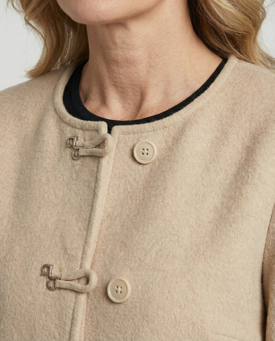 Product 15503244788042 - close_up_detail