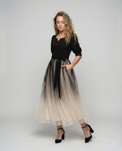 Damen Ballkleid mit Samtoberteil und Tüllrock