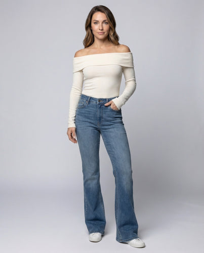 Damen hochgeschnittene leicht ausgestellte Jeans