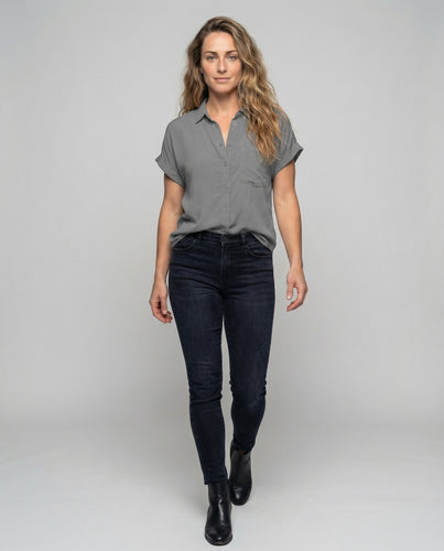 Damen Kurzarm-Kentbluse im Relax-Fit.