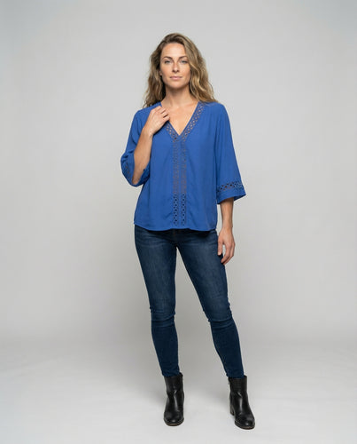 Damen leichte Boho-Sommerbluse mit Häkelspitze.
