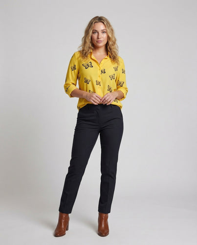 Damen ärmellose Bluse mit Reverskragen und Kontrastpaspel.