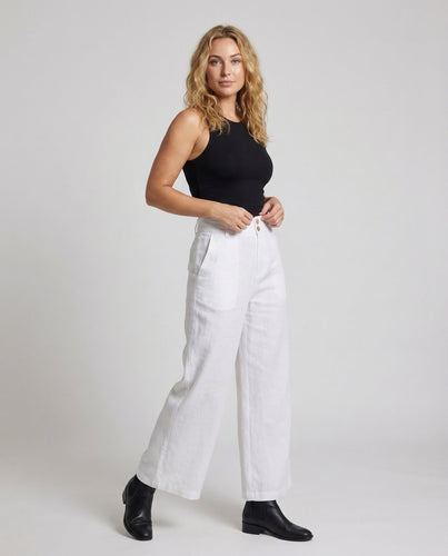 Damen Hemdbluse mit Kentkragen und durchgehender Knopfleiste.