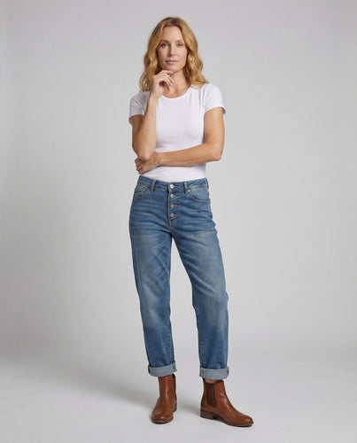 Damen Jeans-Jumpsuit mit taillierten Ausschnitten und weitem Bein.