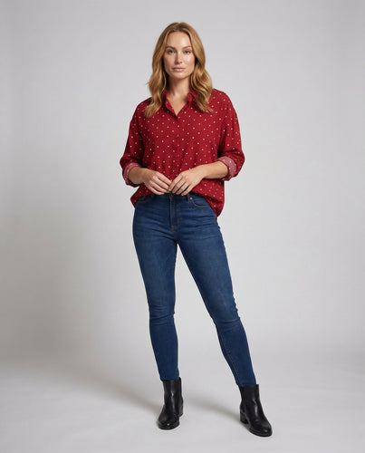 Damen Babydollkleid mit Pünktchenmuster und weitem Minirock.