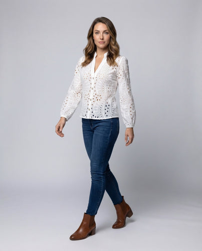 Damen ausgestellte Stretch-Jeans mit Knie-Used-Effekt und Hüftpassform.