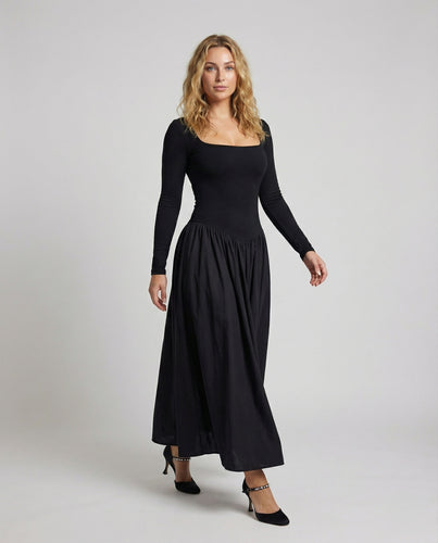 Damen schlichte Ballrobe mit Glockenrock