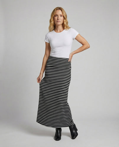 Damen gestreifter Jersey-Maxirock mit Trompetensaum