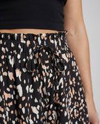 Product 15552446824778 - close_up_detail