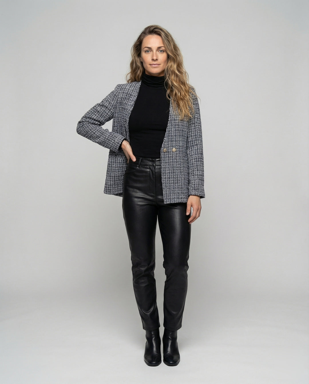 Product 15554198438218 - full_body_front