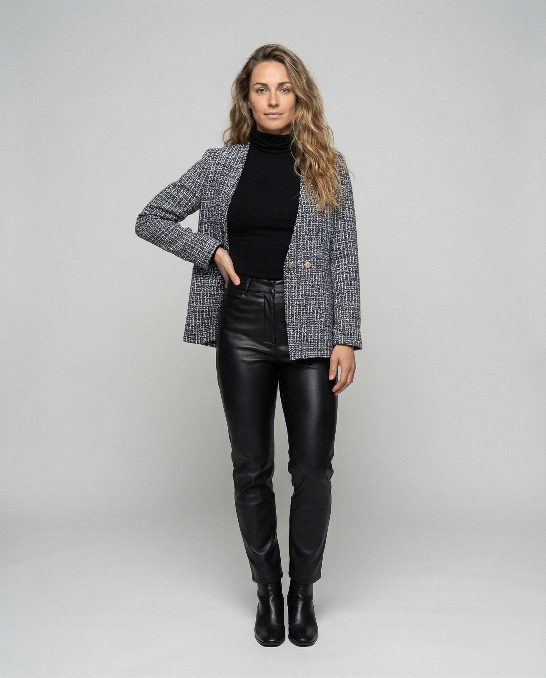 Product 15554198438218 - full_body_front
