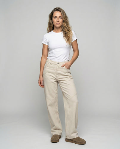 Damen weite Jeanshose mit Nahtpaneelen