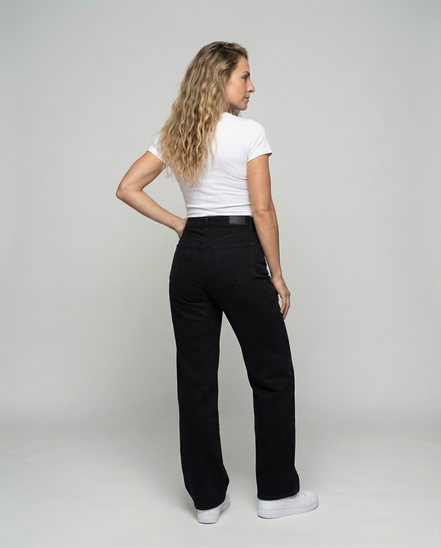 Product 15554211676490 - back_view
