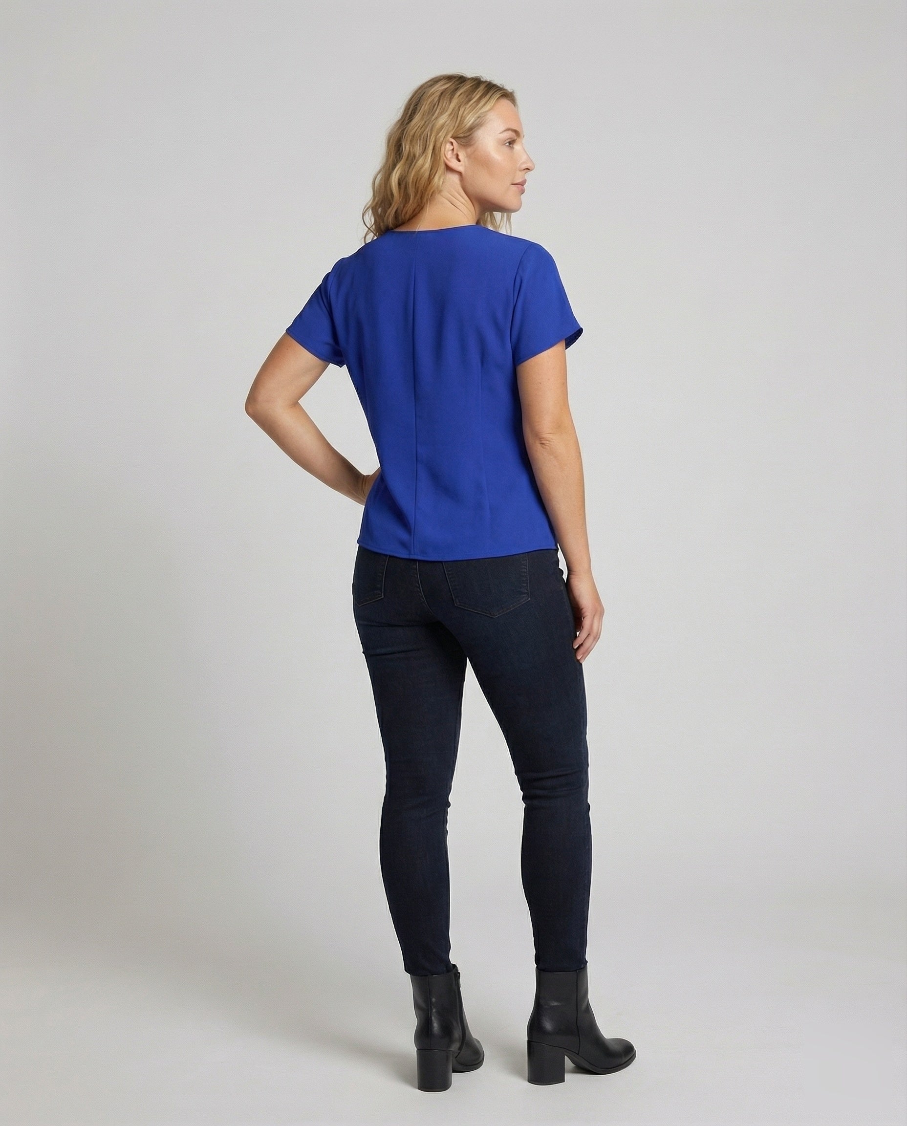 Product 15564309987658 - back_view