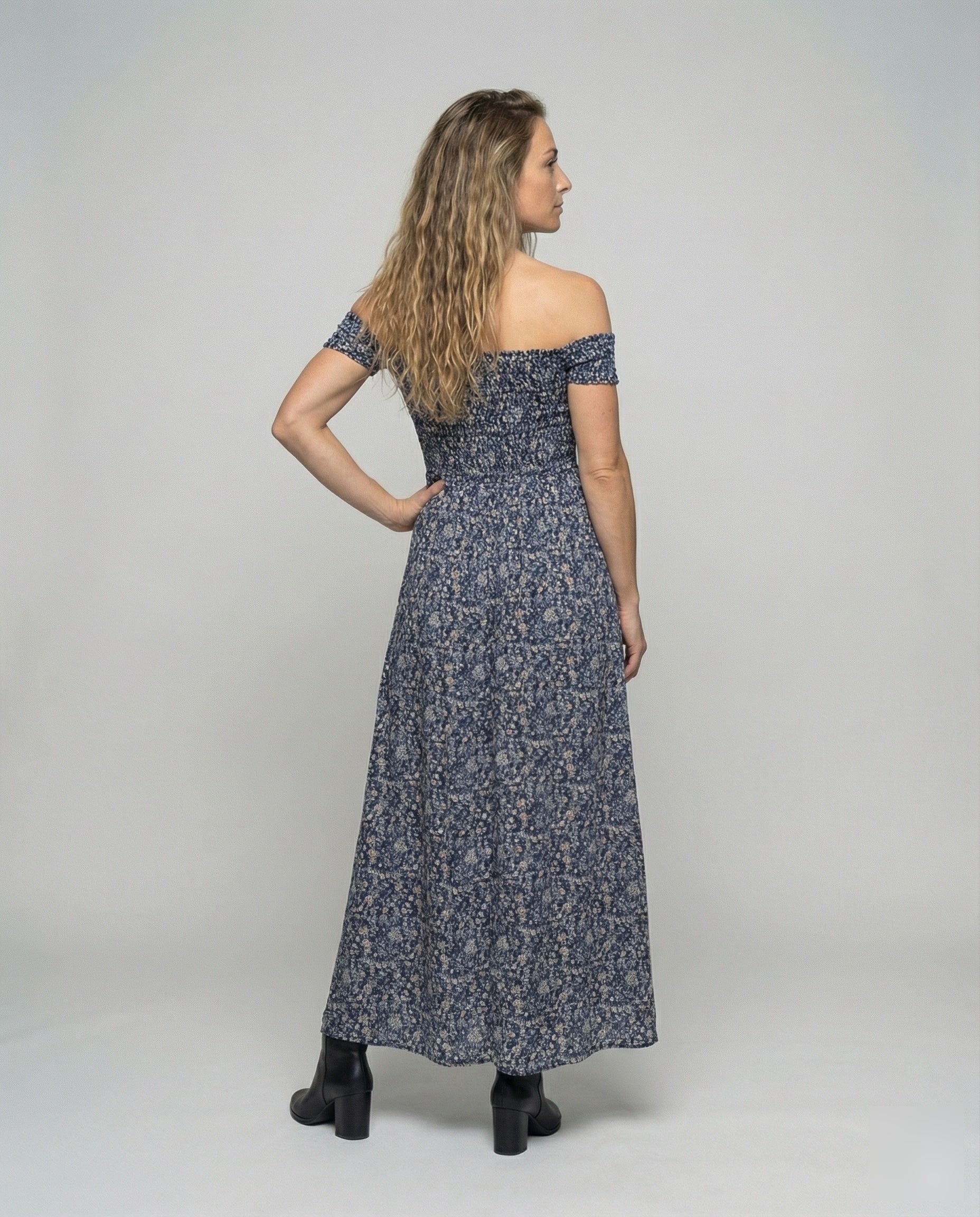 Product 15576229675338 - back_view