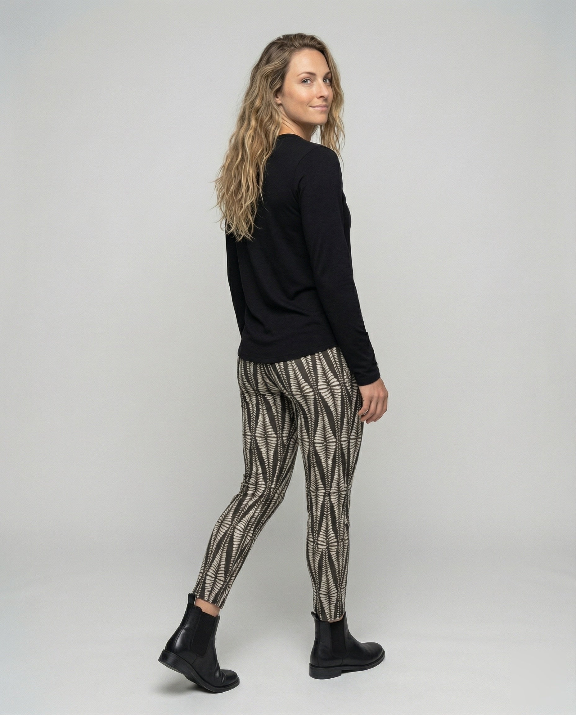 Product 15576235835722 - back_view