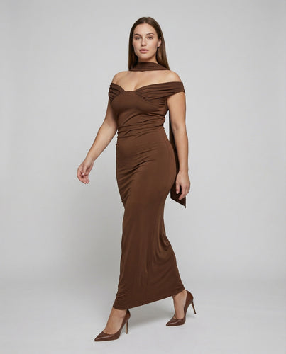 Damen nan schulterfreies drapiertes Maxikleid mit Wickendetail, Taillenraffung und figurbetonter Meerjungfrauen-Silhouette R&B