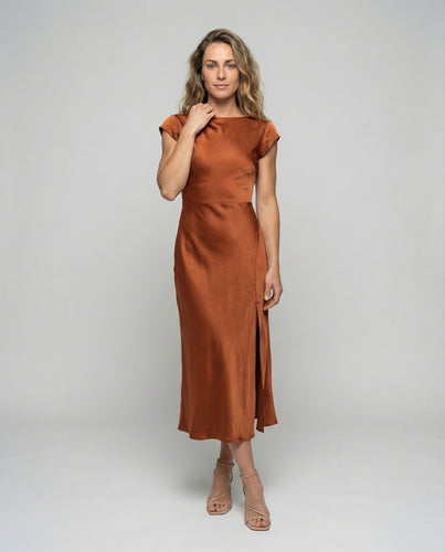 Damen nan seidig-fallendes Midikleid im Schrägschnitt mit Kappärmeln, taillierter Passform und seitlichem Beinschlitz R&B